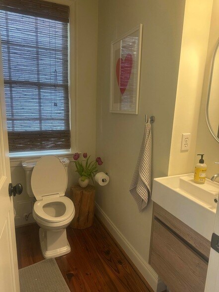 Building Photo - 9 Bogard St