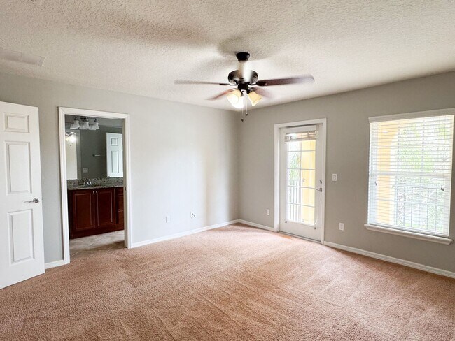 Building Photo - Lake Nona 3 Bedroom 3 Bath Townhouse in Vi...