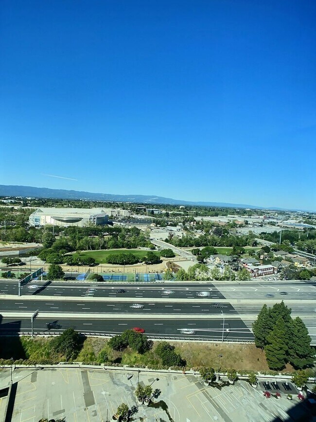 Building Photo - 20th Floor Spacious 3 Bedroom Condo with Den