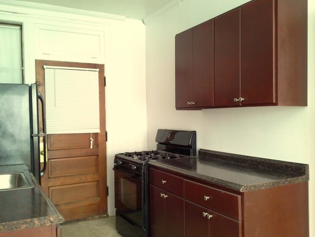 Building Photo - Astoria Properties