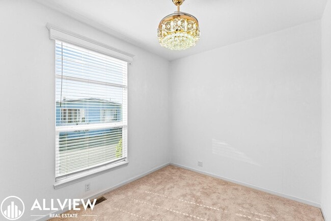 Building Photo - Stylish and beautiful 3-Bed Home with Land...