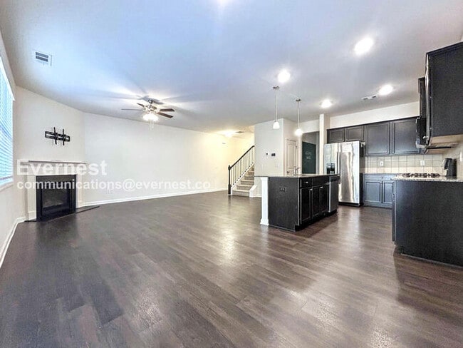 Building Photo - 176 Woodhouse Cir