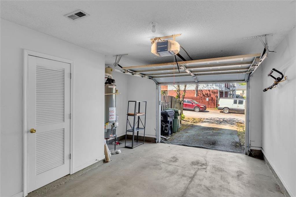 Building Photo - 293 Glenn St SW