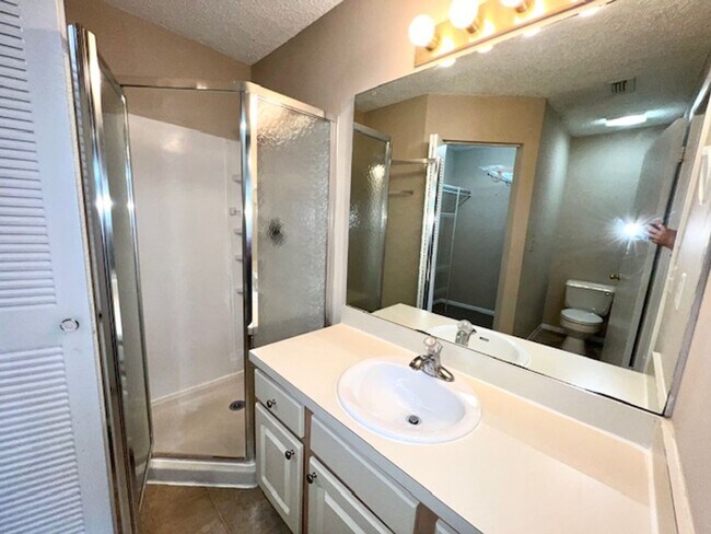 Building Photo - 2585 Grassy Point Dr