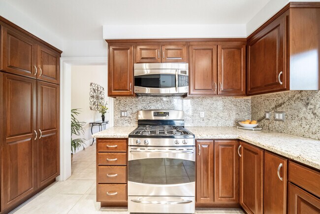 Building Photo - 43512 Via Magellan Dr