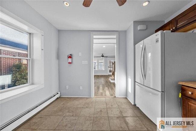 Building Photo - 76 Andrew St