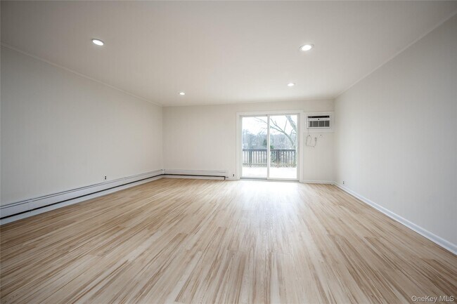 Building Photo - 14 Deane Pl