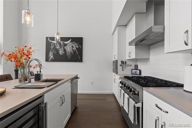 Building Photo - 1735 Central St