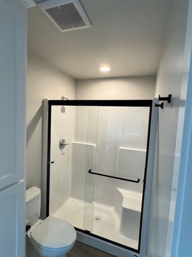 Building Photo - BEAUTIFUL CUSTOM - BUILT SINGLE LEVEL HOME...