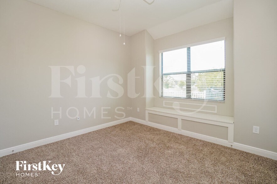 Building Photo - 12414 Drakefield Dr