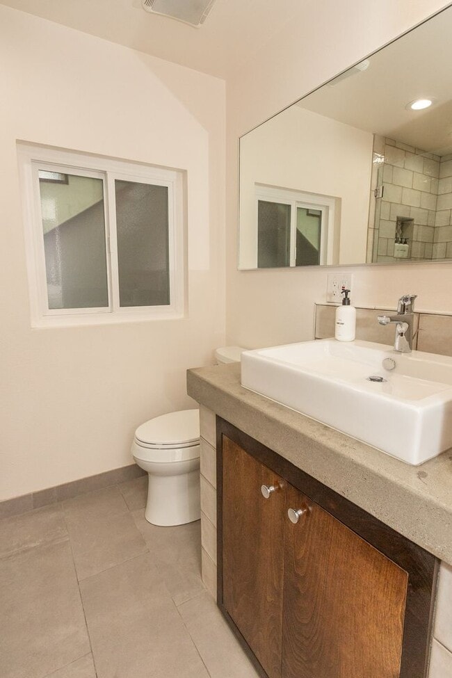 Building Photo - Spectacular Furnished 4 Bedroom/ 3 Bath Mid-Century Modern Retreat in Encinitas