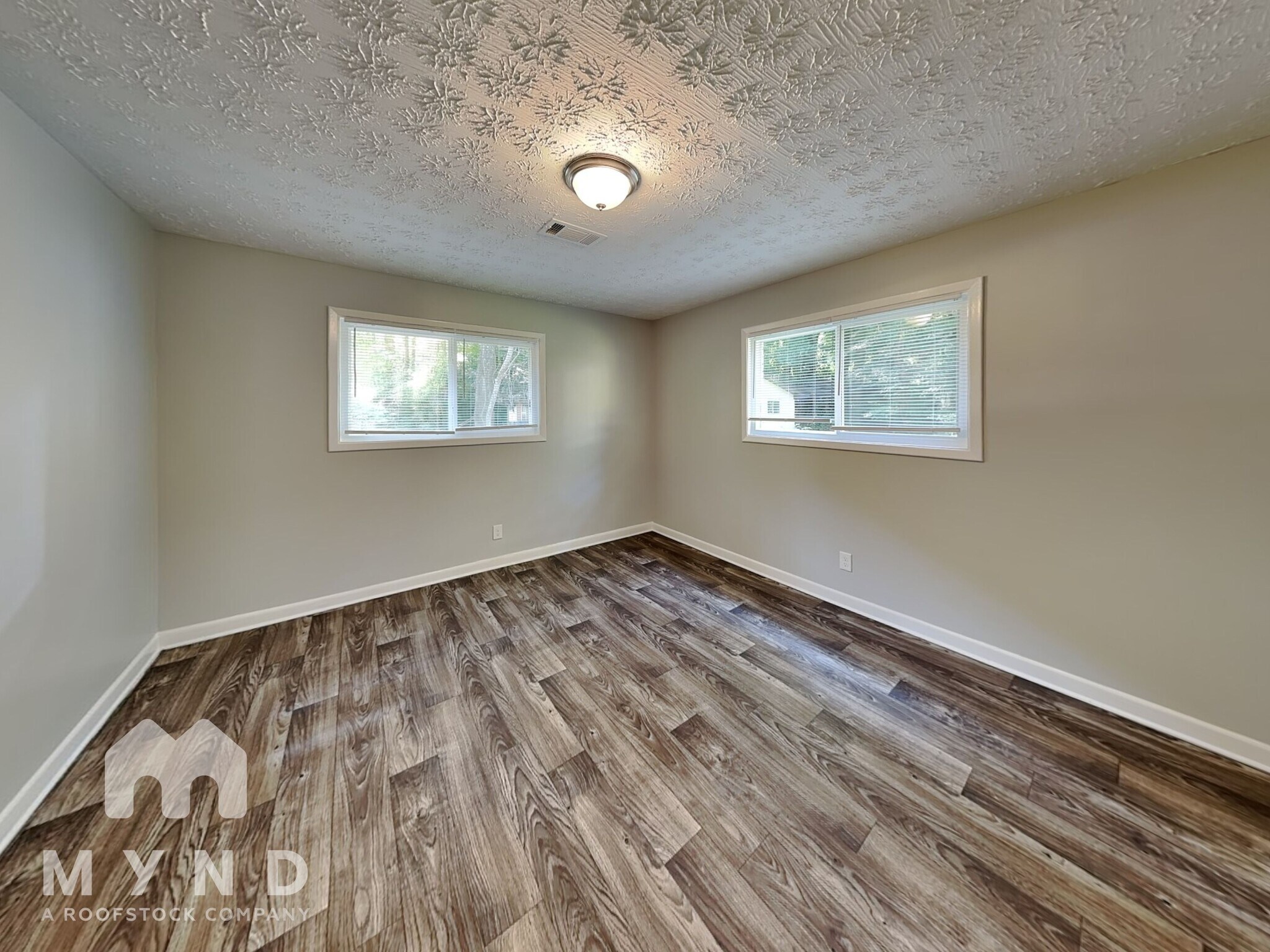 Building Photo - 2585 Westchester Dr