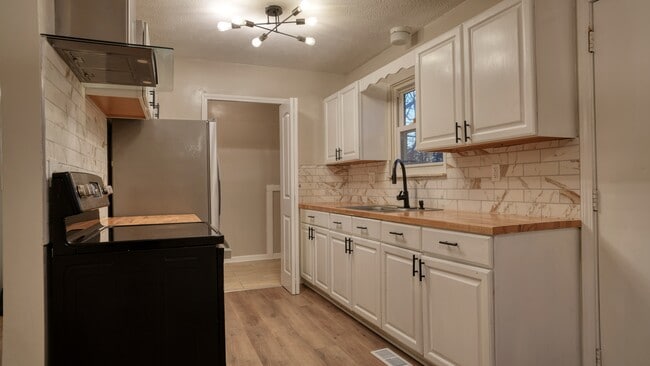 Building Photo - 6343 Cadbury Dr NW