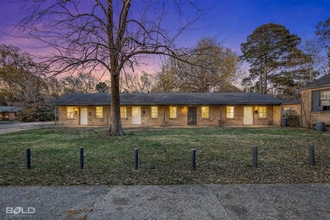 Building Photo - 117 E Olive St