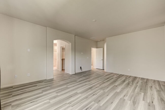 Building Photo - Adorable three bedroom in incredible SW location! Solar panels!