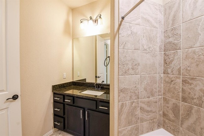 Building Photo - 21911 Avalon Queen Dr