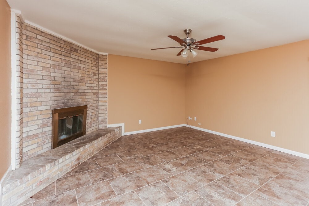 Building Photo - 1804 Primrose Ln