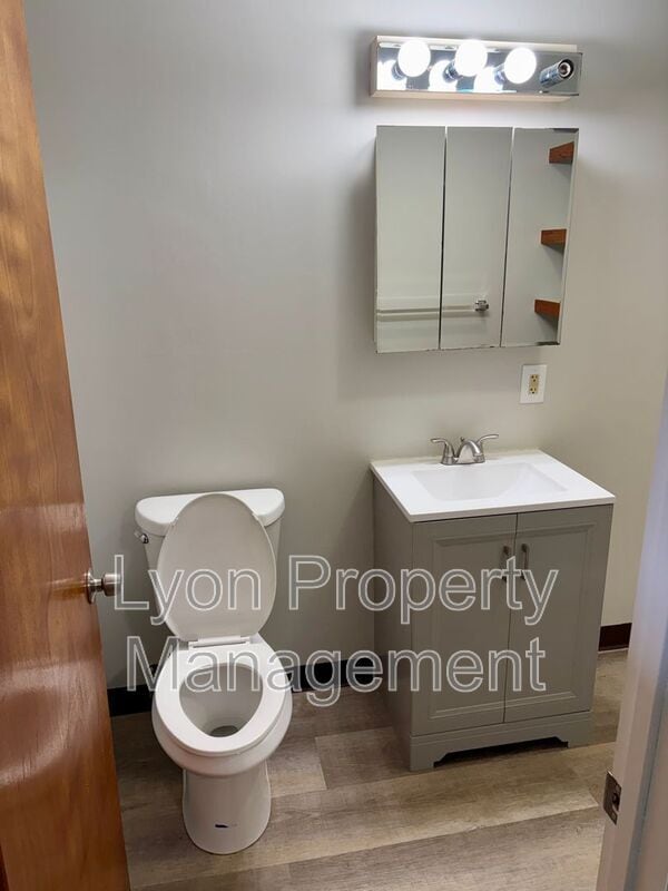 Building Photo - 50 Hedley Ave