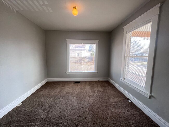 Building Photo - Spacious Four Bedroom Home with Large Yard!