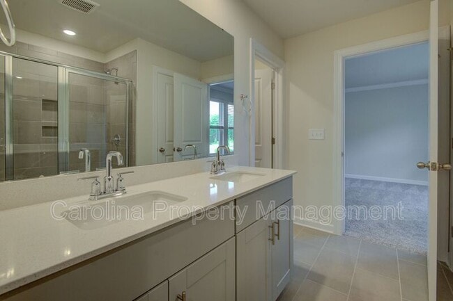 Building Photo - 105 Johns Cardinal Dr