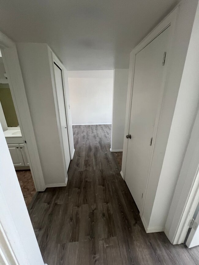 Building Photo - 1213 Dickerson Dr SE