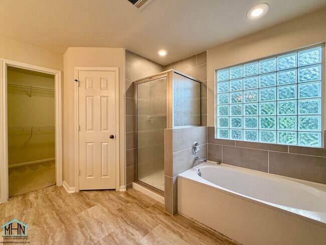 Building Photo - 518 Willow Grove Dr