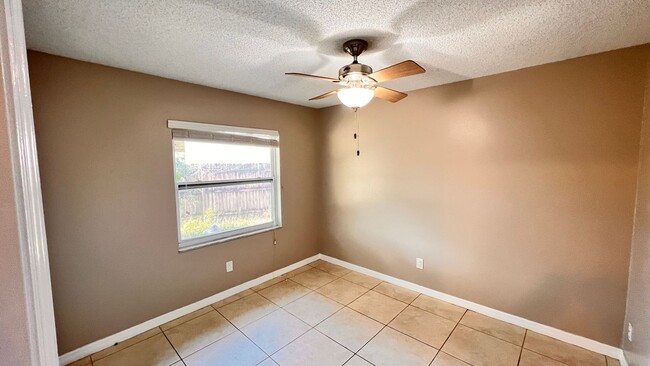 Building Photo - Beautiful 4 Bedroom 2 Bath Home!