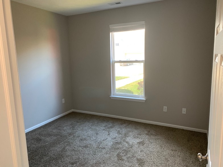 Guest Bedroom - 1483 Fox Pointe Cir