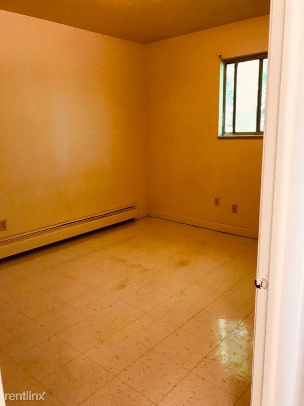 Building Photo - 2 br, 1.5 bath Apartment - 654 Walter Street