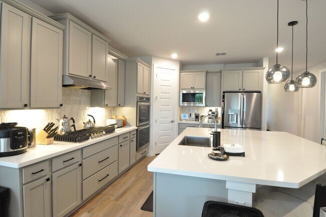 Building Photo - Gorgeous Home with Green Belt view!