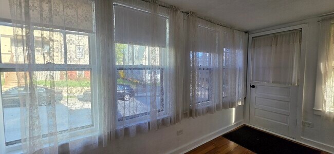 Building Photo - 14 Orient St