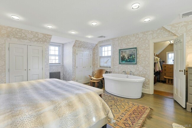 Building Photo - 9 Prall Pl