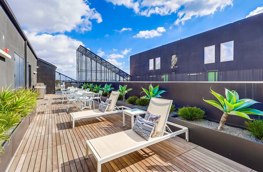 Building Photo - 3630 Overland Ave