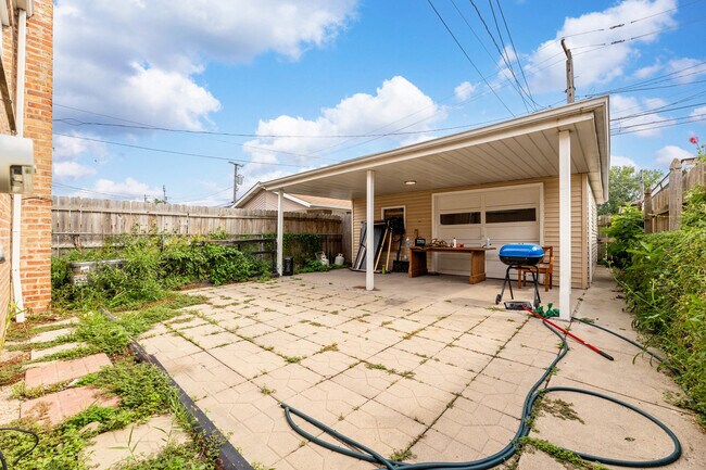 Building Photo - 6745 W 59th St