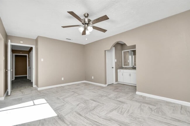Building Photo - 13734 Cologne Dr