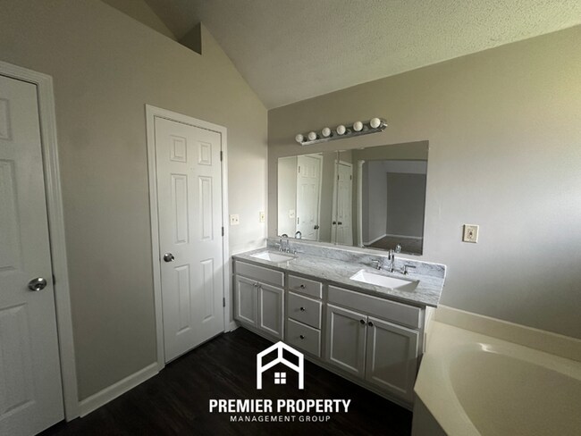 Building Photo - Stunning 3BR/2BA Arlington Home with Vaulted Ceilings, Luxury Bath & 2-Car Garage!