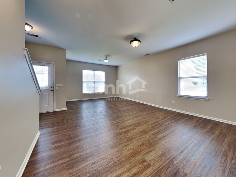 Building Photo - 400 Stoney Field Dr
