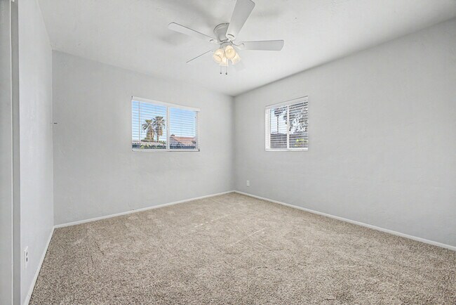 Building Photo - 2514 E Campbell Ave