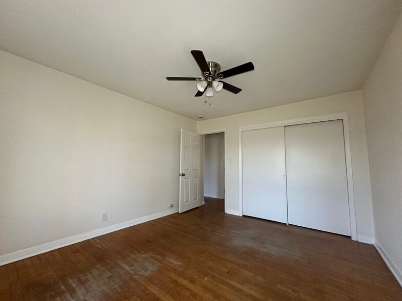 Building Photo - 1709 Navidad St