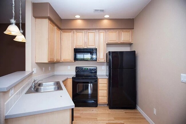 Building Photo - Beautiful Condo near Fossil Creek