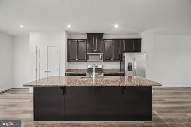 Building Photo - 11398 Willow Green Cir