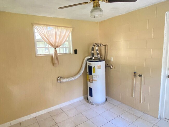 Building Photo - 3/2 Rental In NE Ocala