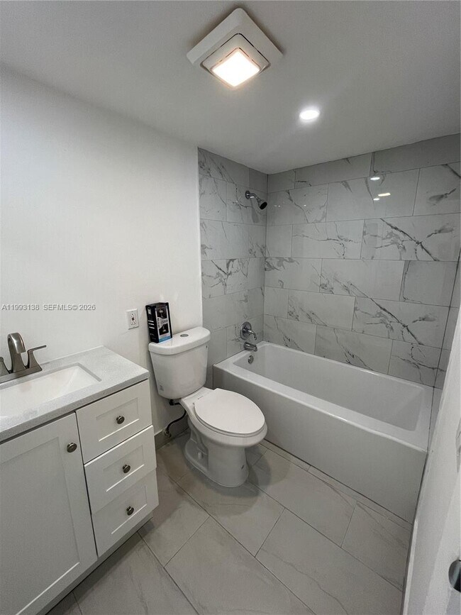 Building Photo - 1100 SE 4th Ave