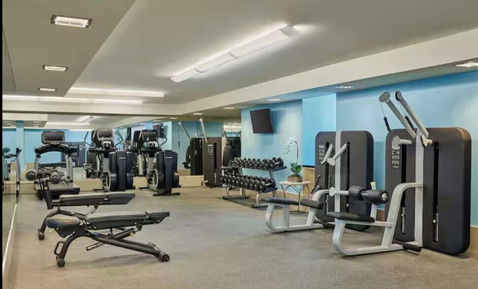 Building Photo - 1395 Brickell Ave