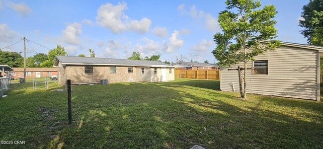 Building Photo - 137 Santee Dr