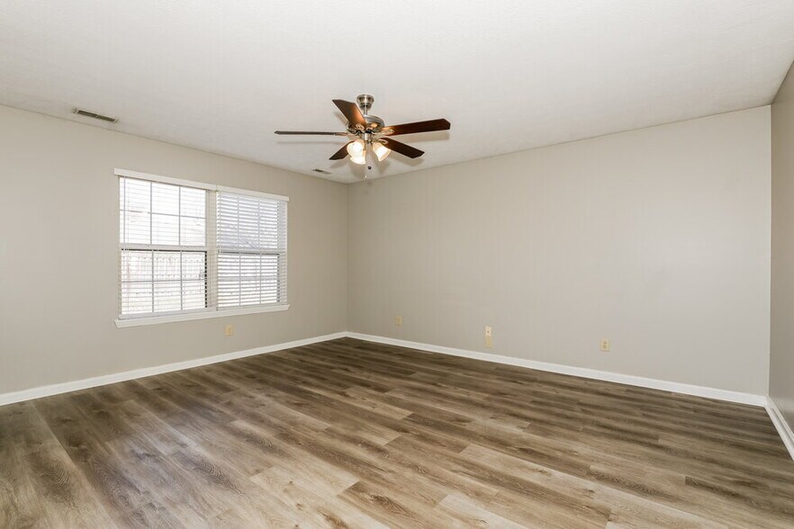 Building Photo - 8342 Country Charm Dr