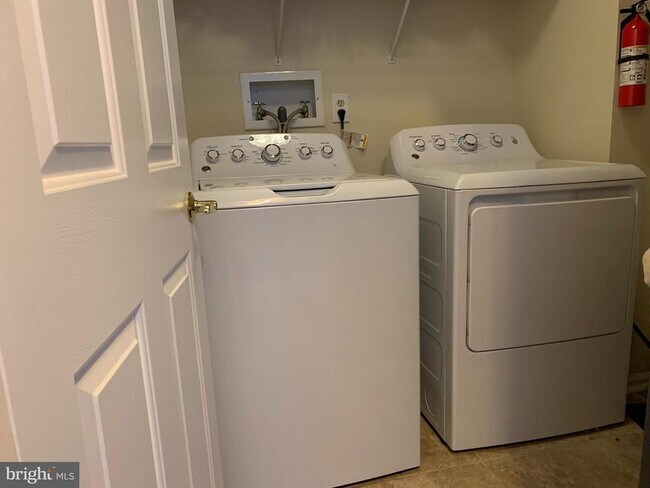 Building Photo - 2016 Greenes Way Cir