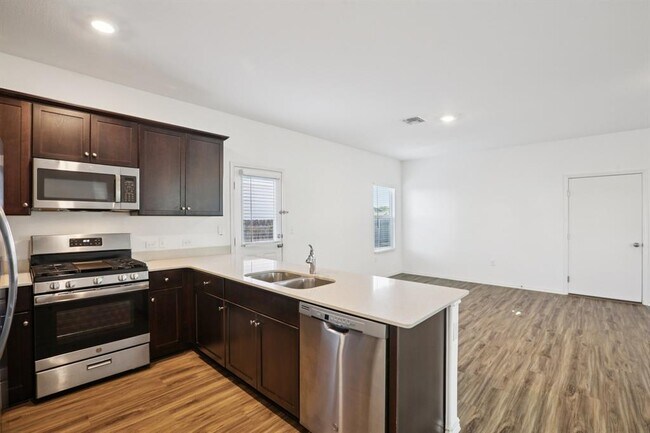 Building Photo - 15312 Sweet Mimosa Dr