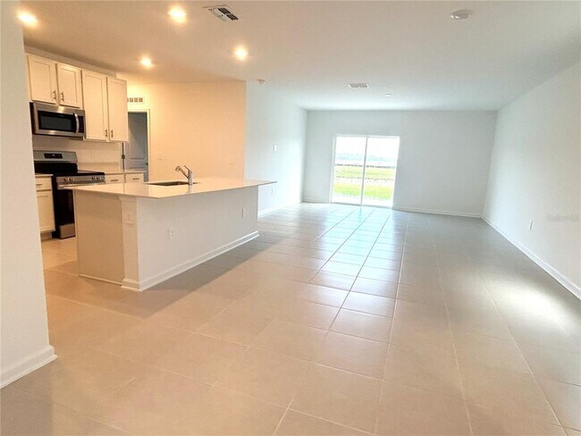 Building Photo - 5683 Ficus Aurea St
