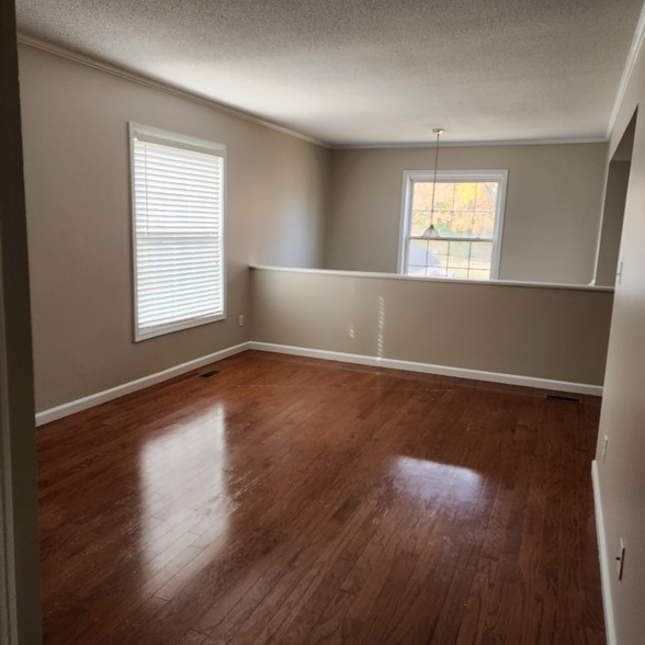 Building Photo - 1332 Hibbard Dr